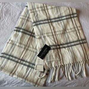 Steve Madden soft Plaid scarf in Cream and Grey